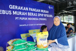 Pupuk Indonesia Distribusikan 2.574 Paket Beras SPHP