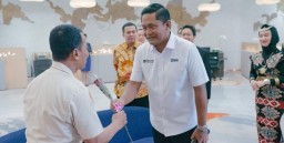 Direksi Bersama RCEO BRI Region 12 Surabaya Sapa Nasabah di Hari Pelanggan