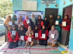 UTM Edukasi Petani Bangkalan Digital Marketing dan Keuangan