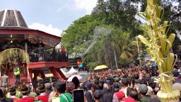Tradisi Siraman Gong Kiai Pradah, Ritual Berharap Keberkahan
