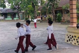 Dua Hari Belajar Daring, Pelajar di Ponorogo Kembali Masuk