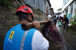 PLN dan KLH Gelar Aksi Bersih DAS Ciliwung, Angkut 176 Kg Sampah dan Tanam 2.500 Pohon