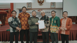 Bupati Gresik dan Dubes RI Malaysia Tandatangani MoU Perlindungan Pekerja dan Pendidikan Anak Migran asal Gresik