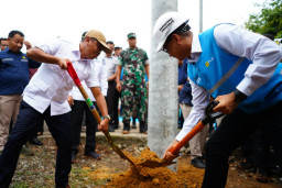 Kementerian ESDM Targetkan Aliri Listrik 1.285 Desa hingga Akhir 2025