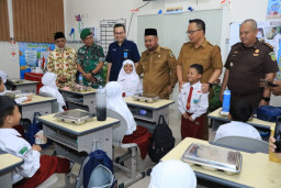 Bupati Gresik Resmikan SPPG Dapur Hibrid di Yayasan PPNU Trate
