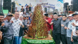 Ribuan Sate Kerang Ludes Dinikmati Warga dalam Festival Sate Kerang Randuboto