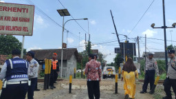 Pemkab Blitar Bangun Dua Palang Pintu Perlintasan KA