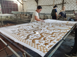Petrokimia Gresik Perkuat Dukungan untuk UMKM Batik di Momentum Hari Batik Nasional