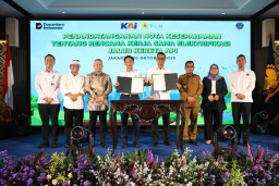KAI Gandeng PLN Elektrifikasi Sepanjang Jalur KA