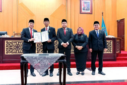 DPRD dan Pemkot Surabaya Sepakati APBD 2026 Rp12,7 Triliun