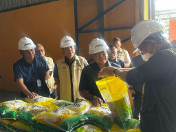 Bulog Pastikan Stok Pangan Jawa Timur Cukup Sampai Lebaran