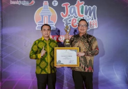 Kabupaten Gresik Raih Penghargaan Terbaik I Investment Award dari Gubernur Jatim