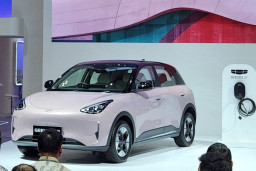 Geely EX2 Debut di GJAW 2025, Usung Fast Charging 21 Menit dan Kabin Lega dengan Harga Mulai Rp 233 Juta