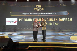 Bank Jatim Sabet Penghargaan dari CNN Indonesia