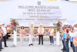 Kapal MSC Zaina III Sandar Perdana di Kuala Tanjung, Bukti Kesiapan PMT Layani Pelayaran Internasional
