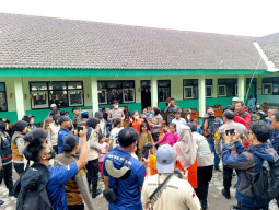 Polda Jatim dan UB Malang Berikan Trauma Healing untuk Anak Terdampak Erupsi Semeru
