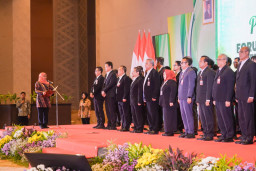 Gubernur Khofifah Kukuhkan 51 Anggota Forum Industri Hijau Jatim