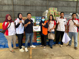 Erupsi Semeru, Yayasan AHM dan MPM Honda Jatim Salurkan Bantuan untuk Korban Pengungsian