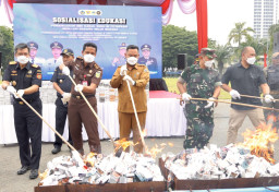 Bea Cukai dan Pemkab Gresik Musnahkan 9,8 Juta Batang Rokok Ilegal