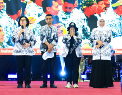 Gubernur Khofifah Hadiri Puncak Peringatan HUT PGRI ke-80 dan HGN 2025 Jatim