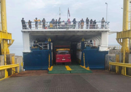 Layanan Kapal Feri di Pelabuhan Jangkar Situbondo Beroperasi Normal Selama Nataru