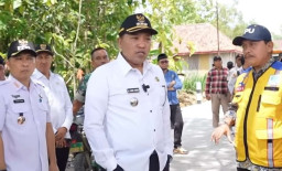 Bupati Sampang Pastikan Proyek Jalan Poros Kedungdung - Bringkoning Berlanjut