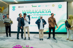 Perkuat Regenerasi Petani Nasional, Petrokimia Gresik Cetak 55 Agronom Muda