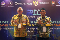 Bank Jatim Dinobatkan sebagai BPD Terbaik Nasional 2025, Perkuat Transformasi Digital Daerah
