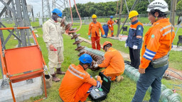 PLN Ganti Isolator Rusak di GI 500 kV Kediri dengan Metode Bertegangan