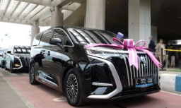 Evista Tawarkan Taksi Mobil Listrik di Bandara Juanda Pakai BYD Denza