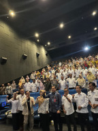 Ratusan Siswa Nonton Film Edukatif Bahaya CyberBullying di CGV Icon Mall Gresik