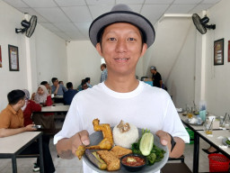 Pecinta Sambal, Cobain Nasi Tempong Mak Ros di Ruko Green Garden Gresik, Rasanya Nampol