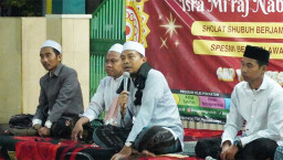 Tanamkan Disiplin Ibadah Sejak Dini, SMP YIMI Gresik Peringati Isra’ Mi’raj