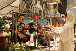 Java Paragon Hotel Surabaya Tawarkan Rujak Kurma hingga Gulai Maryam Pada Menu Buka Puasa