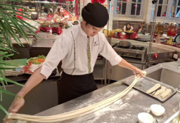 Hotel Ciputra World Surabaya Hadirkan Cooking Station di Oriental Harmony of Ramadan
