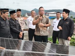 Wabup Asluchul Alif  Resmikan Pompa Air Tenaga Surya di Masjid As Shalihin Sangkapura Bawean