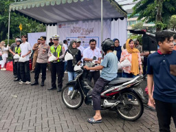 Sinergi Iconland dan REI Gresik Bagikan 1.000 Takjil di Bulan Ramadan