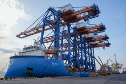 Pelindo Tambah Empat Crane Raksasa di TPK Semarang, Kapasitas Bongkar Muat Meningkat