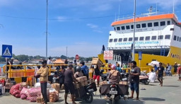 Pelayaran di Kalianget Tetap Berjalan Saat Lebaran