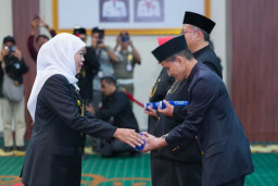 Gubernur Khofifah Lantik 128 Kepala Sekolah SMA/SMK/SLB Negeri