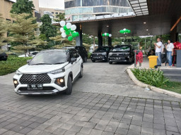 Auto2000 Mulai Serahkan Unit Toyota New Veloz HEV ke Konsumen di Surabaya