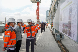 Wapres Tinjau Proyek Pengembangan Dermaga dan Fasilitas Produksi di Tuban