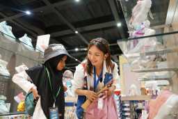 Pertamina Patra Niaga Ajak Anak Yatim Belanja Baju Lebaran Lewat Sebaran 5.0 di Surabaya