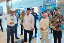 Tinjau Pelabuhan Tanjung Perak, BHS Pastikan Kelancaran Mudik dan Distribusi Logistik