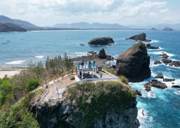 Bupati Fawait Minta Dinkes Siagakan Puskesmas Kawasan Wisata