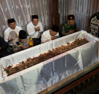 Tradisi Malam Selawe di Gresik, Momentum Menjemput Lailatul Qadar