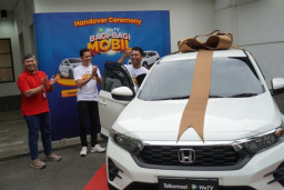 Warga Pamekasan dan Jember Ini Dapat Hadiah Mobil dari Telkomsel dan WeTV