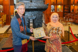 Gubernur Khofifah Terima Kunjungan Dubes RRT HE. Mr. Wang Lutong