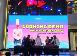 Chef Hotel Santika Gresik Ajak Pengunjung Icon Mall Masak Bareng