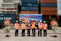 Kapal Raksasa CMA CGM Sandar Perdana di Kuala Tanjung, Sumut Bidik Hub Internasional
